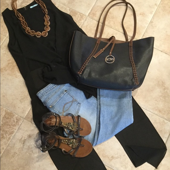 Fusion Light Wash Distressed Straight Leg Jeans Size 5 - Picture 6 of 8